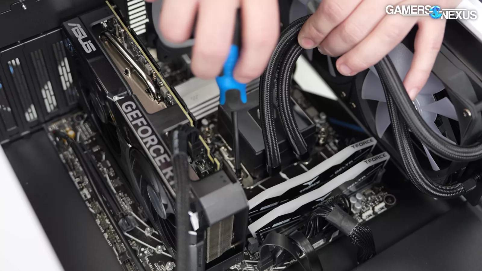 Cyberpower, Please Cease: 95°C 9800X3D Pre-Constructed Gaming PC Overview 15