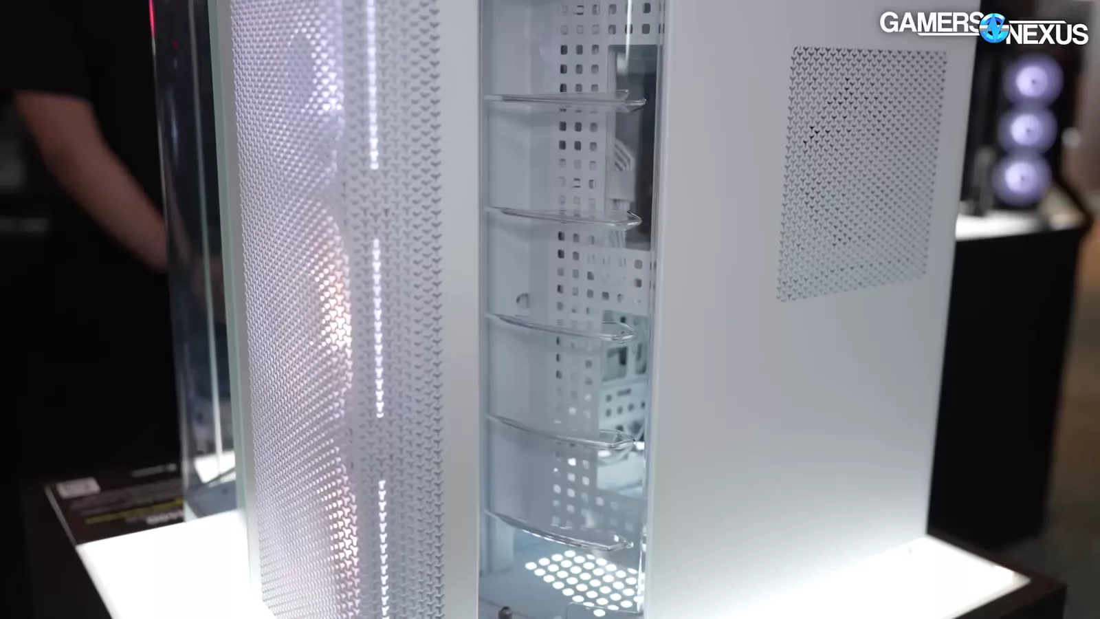 Corsair Overhauls Prebuilt, 3-Chamber Airflow Case, & Clear PSU 4